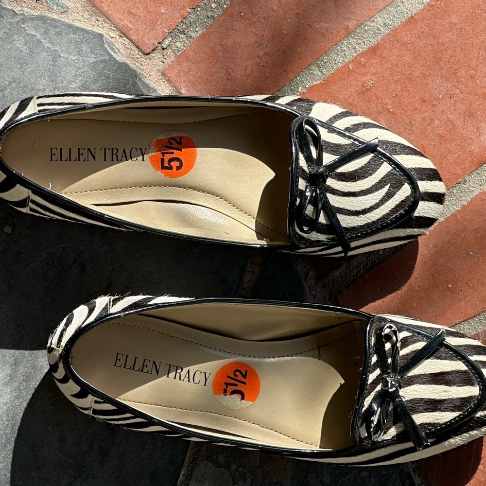 Ellen Tracy Black and White Zebra Print Flats Size 5.5